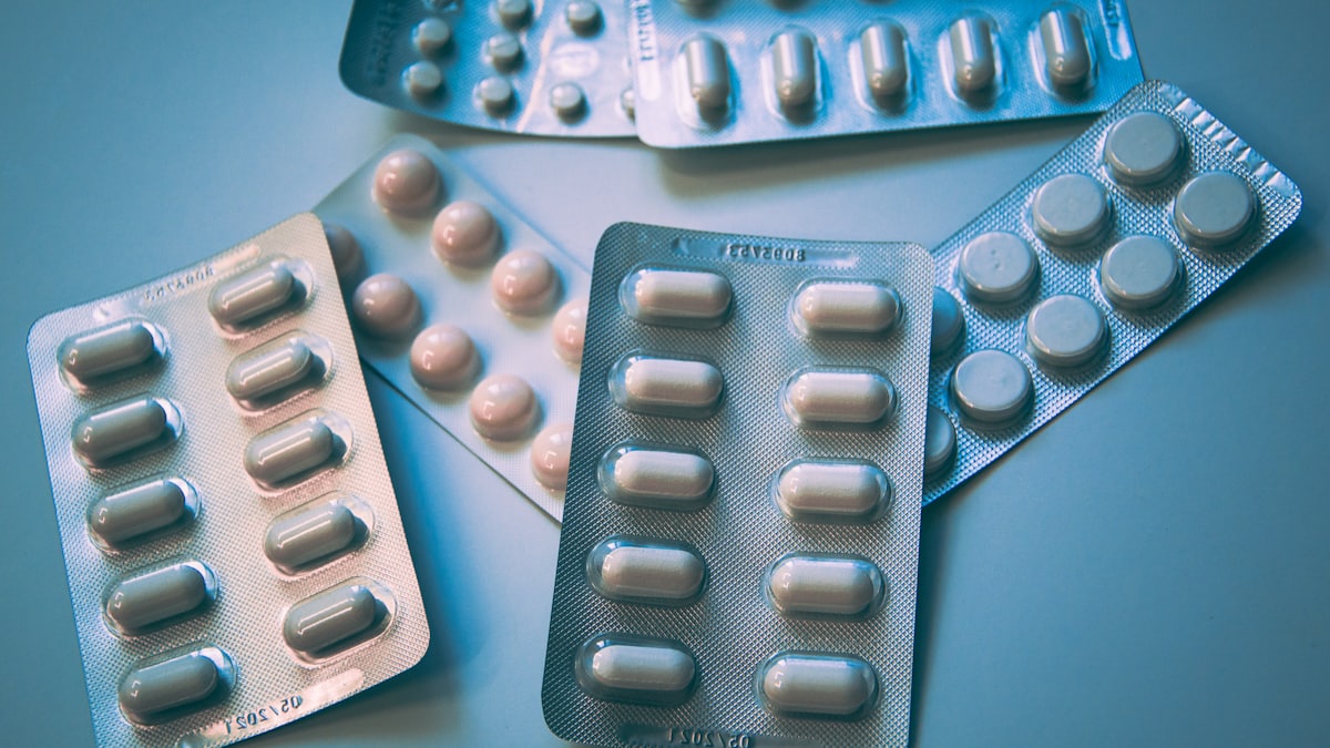 Blister packs of tablets and capsules