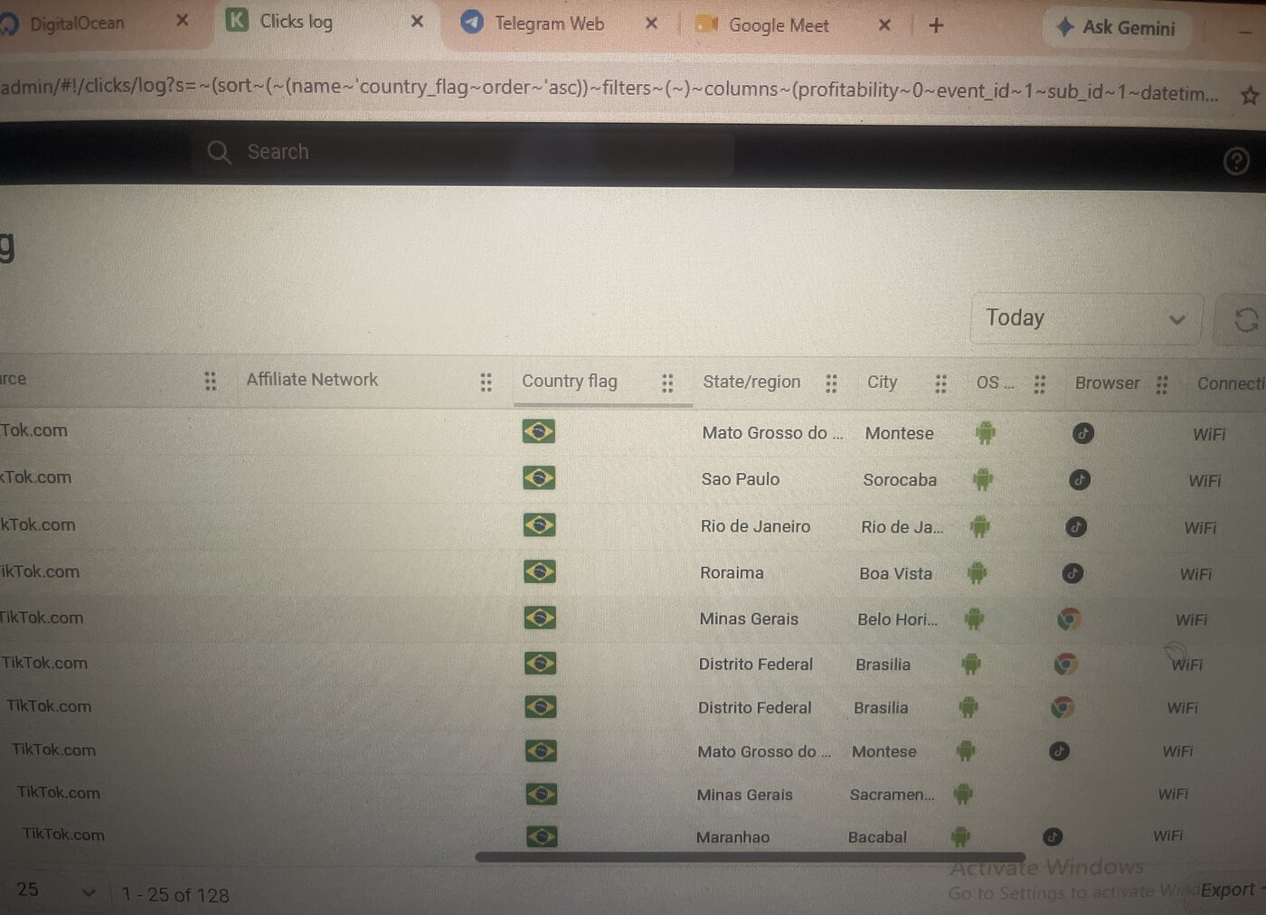 Keitaro click log listing TikTok traffic from Brazilian states and cities with OS, browser and connection type